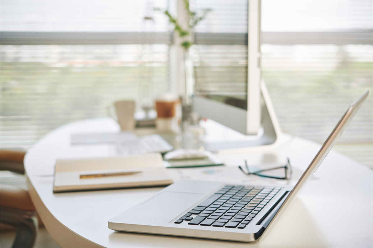 computer-on-table-VU6QACF
